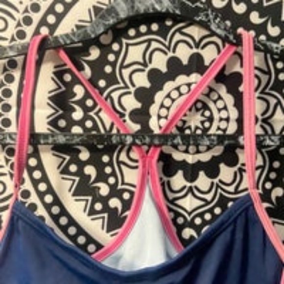 Women’s Nike racer back tank top - Picture 2 of 3